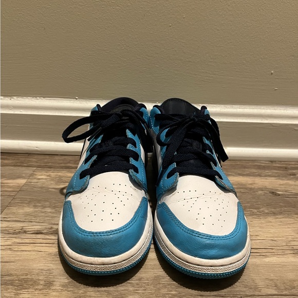 Air Jordan 1 Low “UNC” - Picture 4 of 10